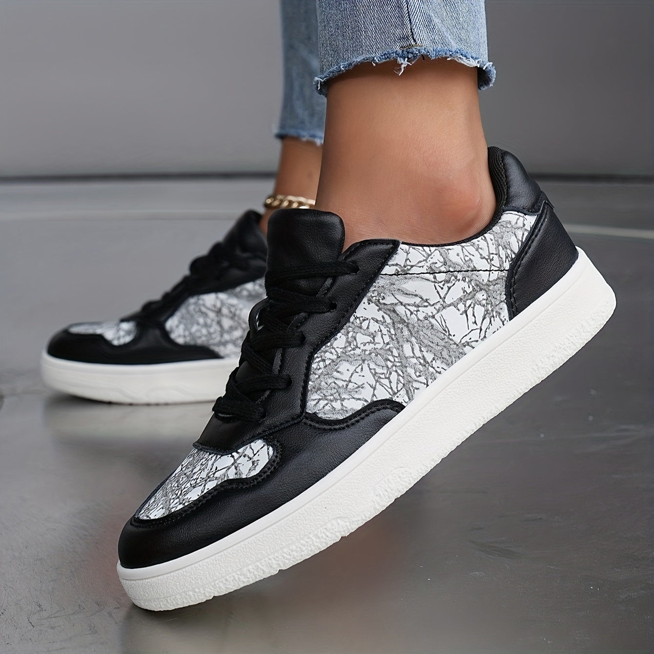 Girl's Trendy Skate Shoes, Lace Up Comfy Non Slip Stree Style Sneakers For All Seasons Outdoor Workout Activities